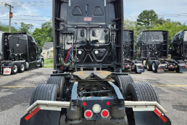 2022 Freightliner Cascadia 